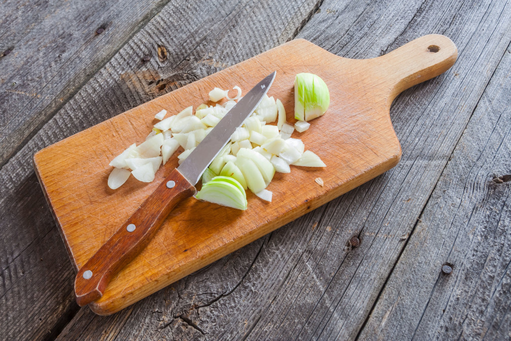 Chop Onions Tear-Free | Meemaw Eats