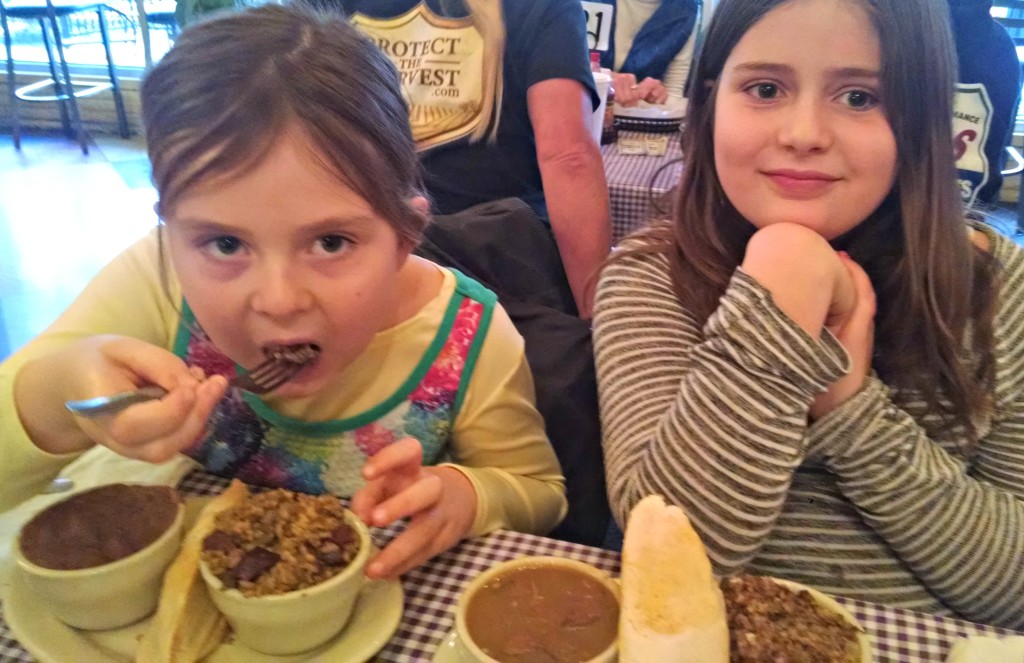 Restaurant Rules For Kids | Meemaw Eats