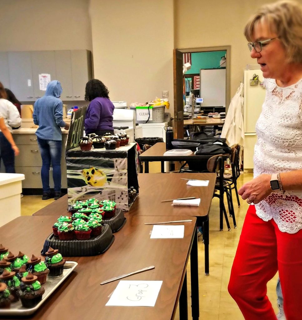 Halloween High School Cupcake Wars | Meemaw Eats